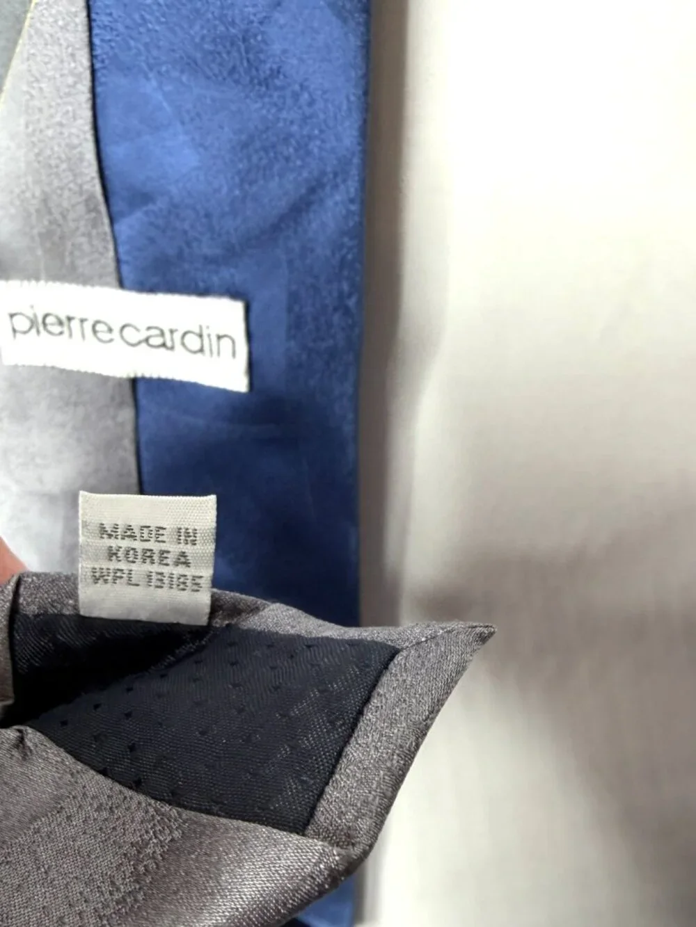 Pierre Cardin Men’s Neck Tie 4” Blue Gray Silver 100% Silk Wavy Necktie